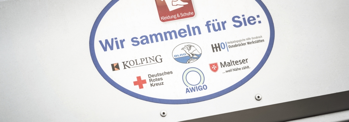 Transparenz für den Verbraucher: Das Logo „Wir sammeln für Sie“ kennzeichnet die Container der Kooperationspartner zur Altkleidersammlung in der Region Osnabrück. Foto: A.W. Sobott/AWIGO.
