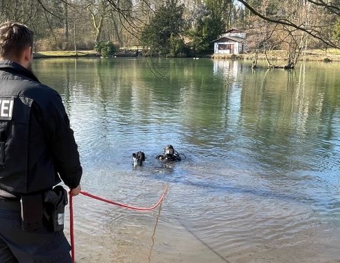 Polizeitaucher im Kasinopark Georgsmarienhütte©Polizei Osnabrück