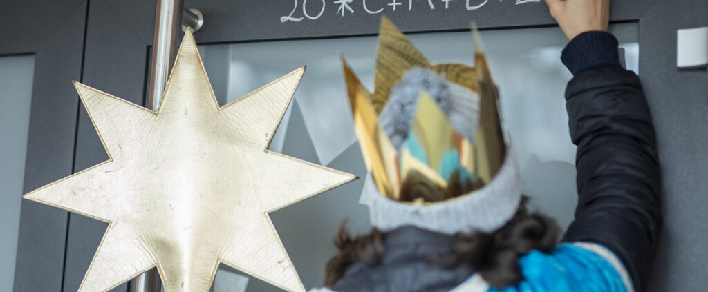 Sternsinger*innen bringen Segen: Die Aktion Dreikönigssingen startet im Bistum Osnabrück am 29. Dezember Bild: Kindermissionswerk