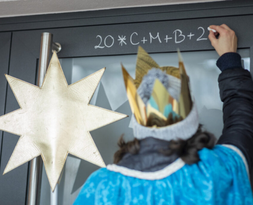 Sternsinger*innen bringen Segen: Die Aktion Dreikönigssingen startet im Bistum Osnabrück am 29. Dezember Bild: Kindermissionswerk